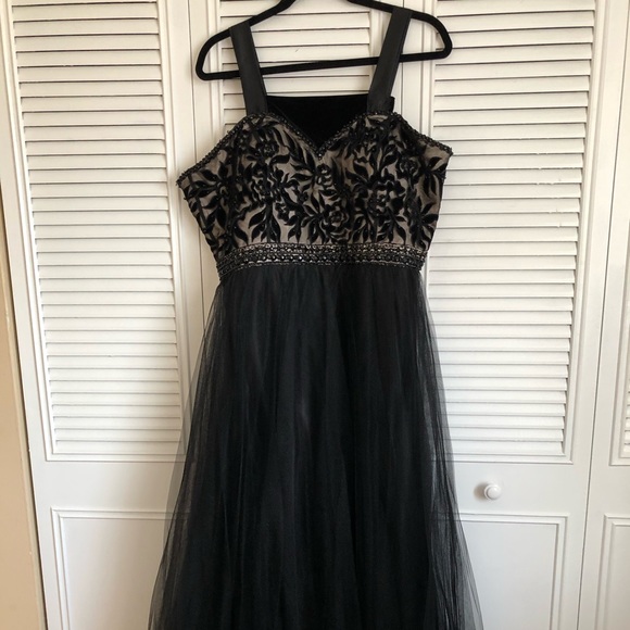 madison james Dresses & Skirts - Black prom dress